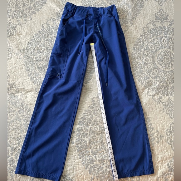 XS Med Couture Women’s ‘Activate’ Scrub Set - Picture 9 of 12